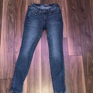 𝚄𝚗𝚒𝚟𝚎𝚛𝚜𝚊𝚕 𝚝𝚑𝚛𝚎𝚊𝚍 𝚓𝚎𝚊𝚗𝚜